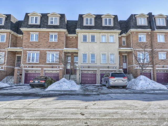 Inviting and Trendy Central Mississauga Townhouse For Sale